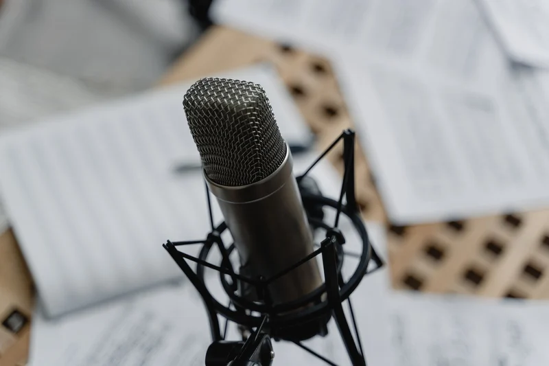 2025 No-Nonsense Guide: Top 10 Personal Growth Podcasts in the U.S.